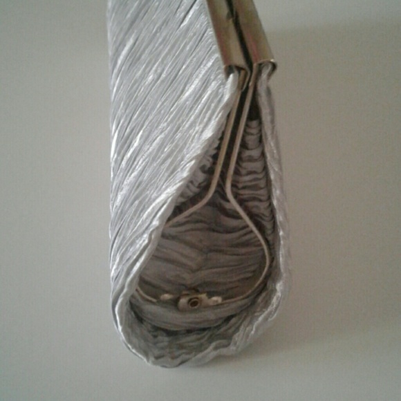 Close Out 🎉🎈Fashion Satin Purse Grey/Silver - Picture 7 of 8